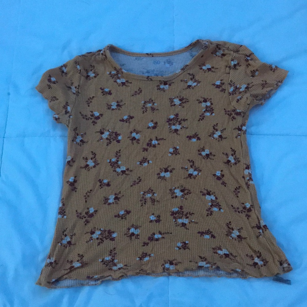 Light yellow ruffled tee